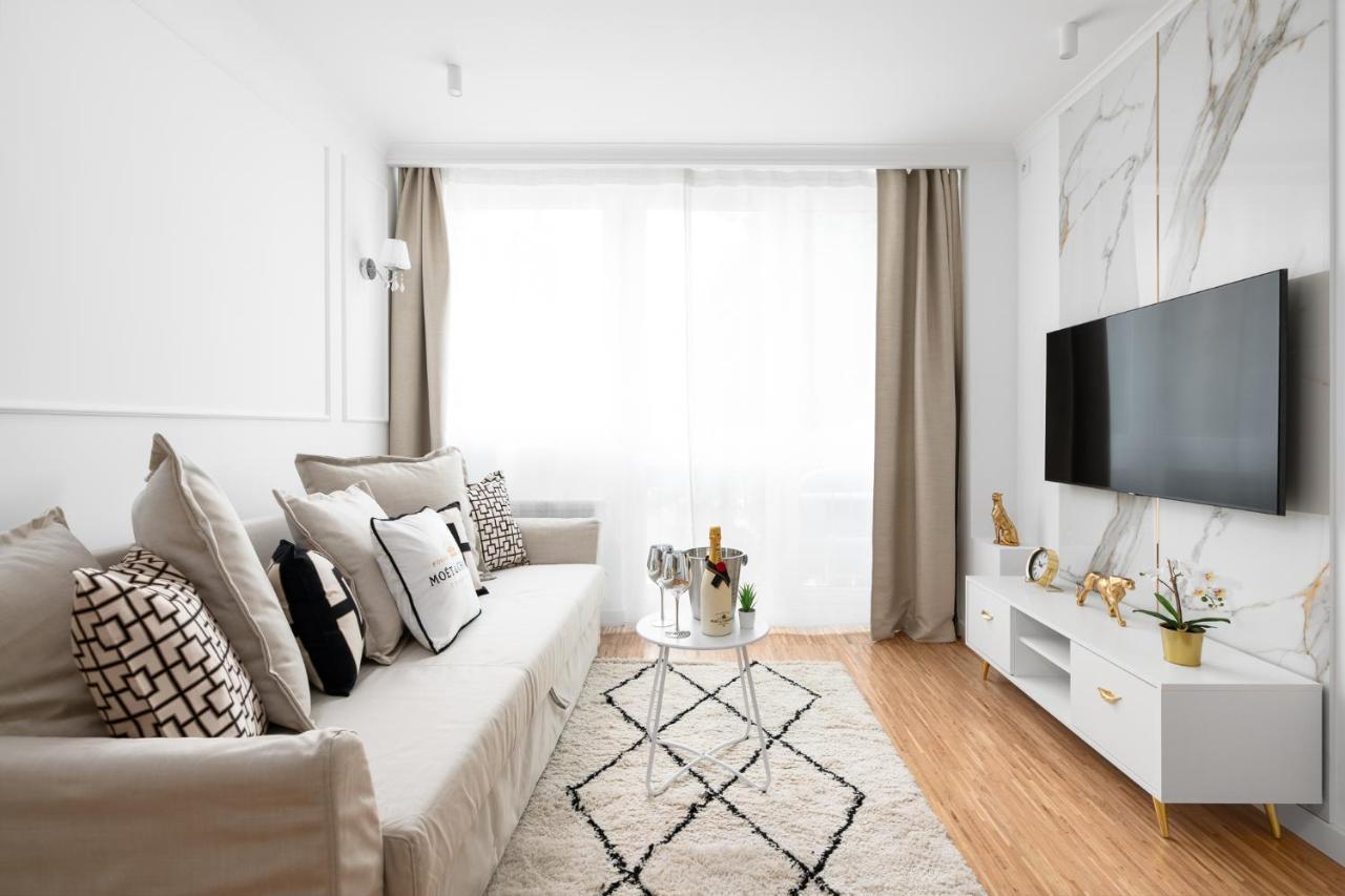 Glam & Modern By Cooee Apartments Варшава Экстерьер фото